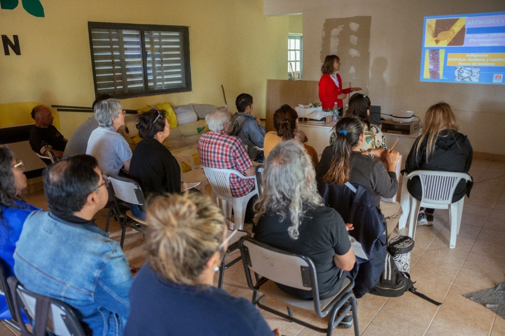Con gran concurrencia, comenzó en Rawson capacitación de control de plagas en huertos y&nbsp;jardines