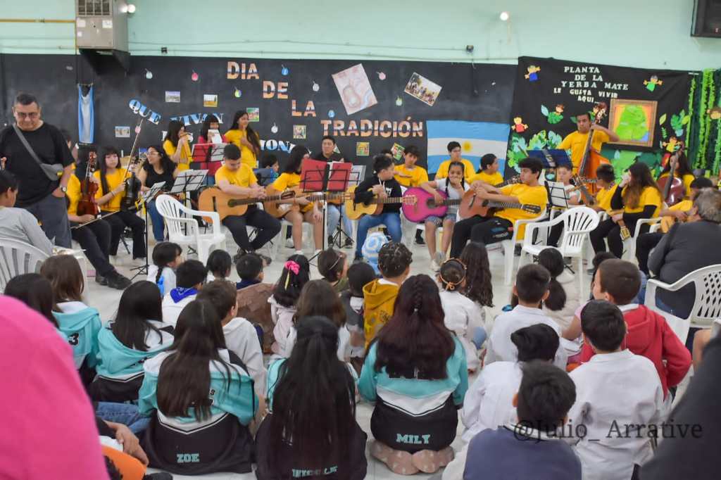 Trelew: La Orquesta Andrés Chazarreta realizó concierto didáctico en la Escuela Nº182 por el Día de la&nbsp;Tradición