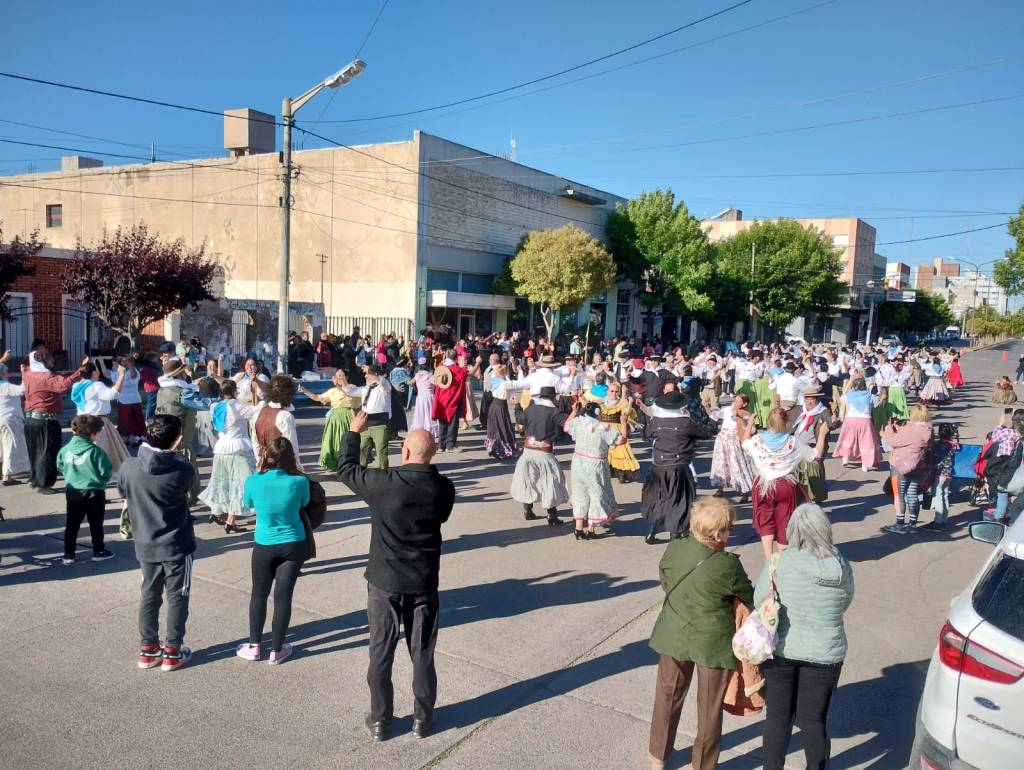 Trelew: Exitoso Pericón Comunitario por el Día de la&nbsp;Tradición