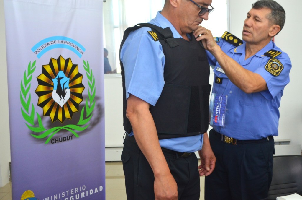 Seguridad: El Gobierno Provincial avanza en la compra de equipamiento e indumentaria para los agentes policiales de&nbsp;Chubut