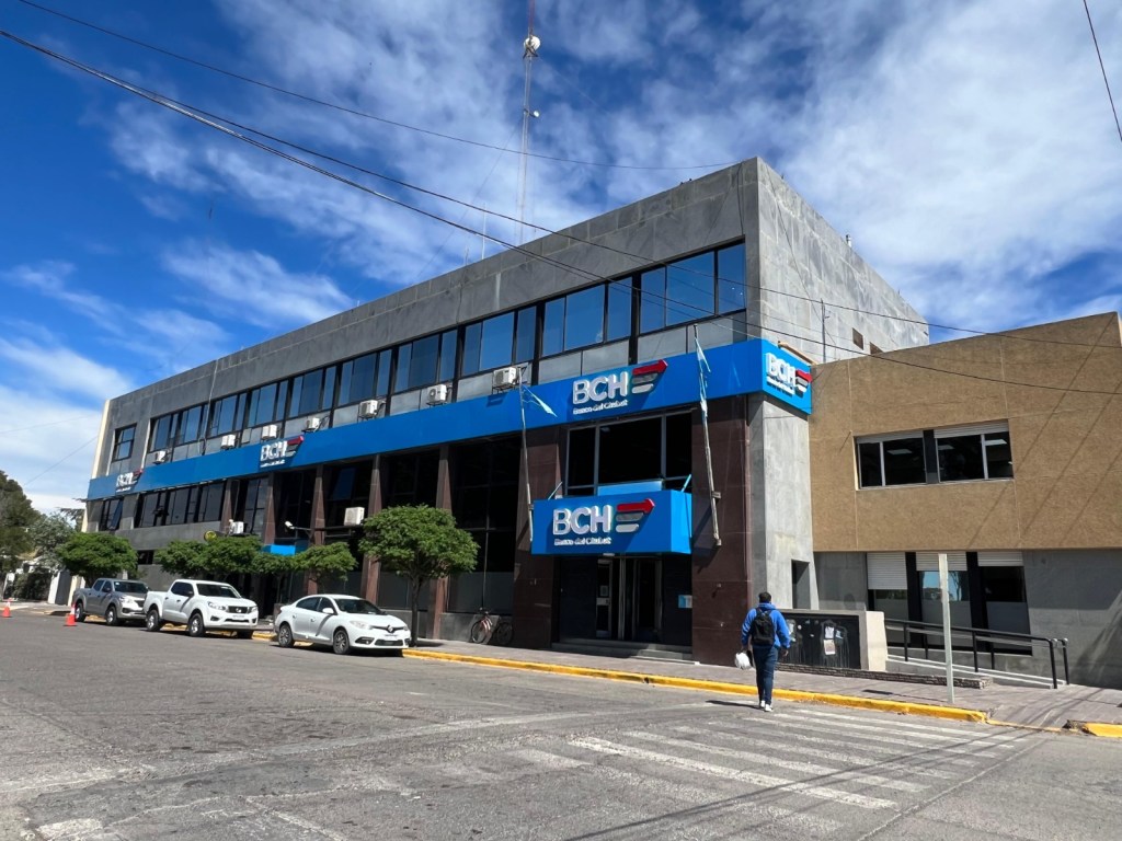 El edificio histórico de Banco del Chubut actualiza su fachada con la nueva imagen&nbsp;corporativa