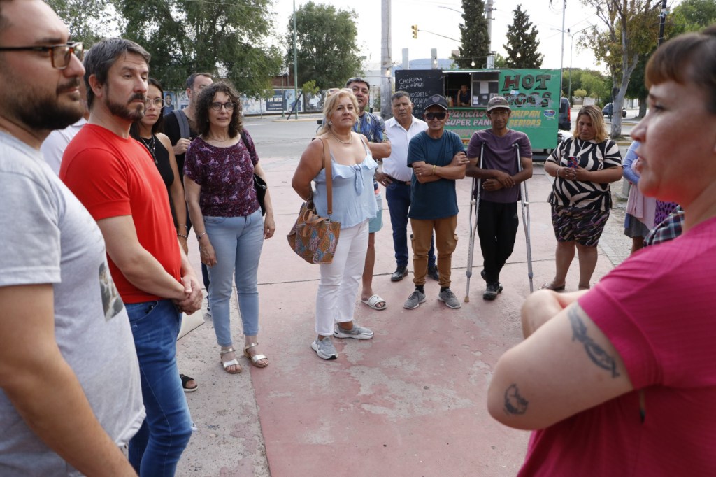 Trabajo en conjunto para ordenar y regularizar a los puestos de venta en la Laguna&nbsp;Chiquichano