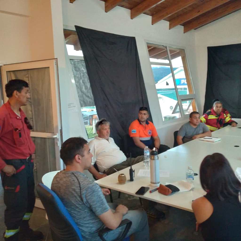 Brigadistas trabajan para controlar incendio en la zona de&nbsp;Epuyén