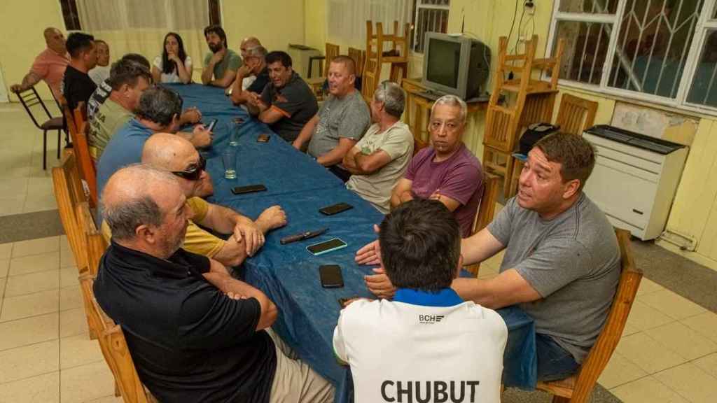 Biss y el presidente de Chubut Deportes participaron de un encuentro con representantes de los clubes deportivos de la&nbsp;ciudad