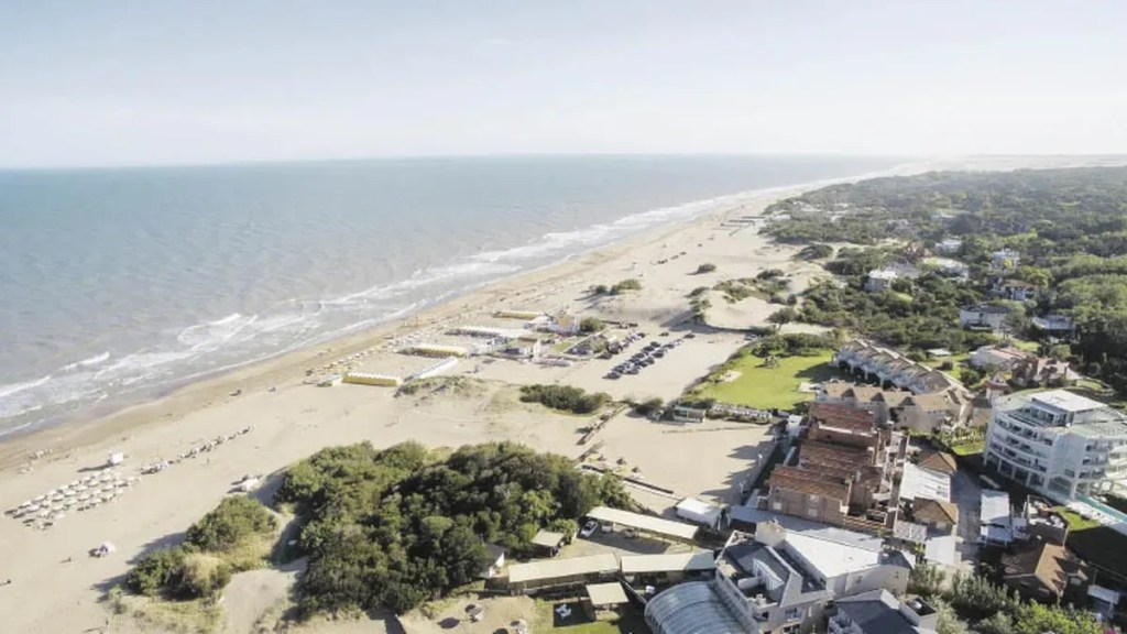 Buscan a dos hombres que ingresaron en kayak al mar a la altura de&nbsp;Cariló