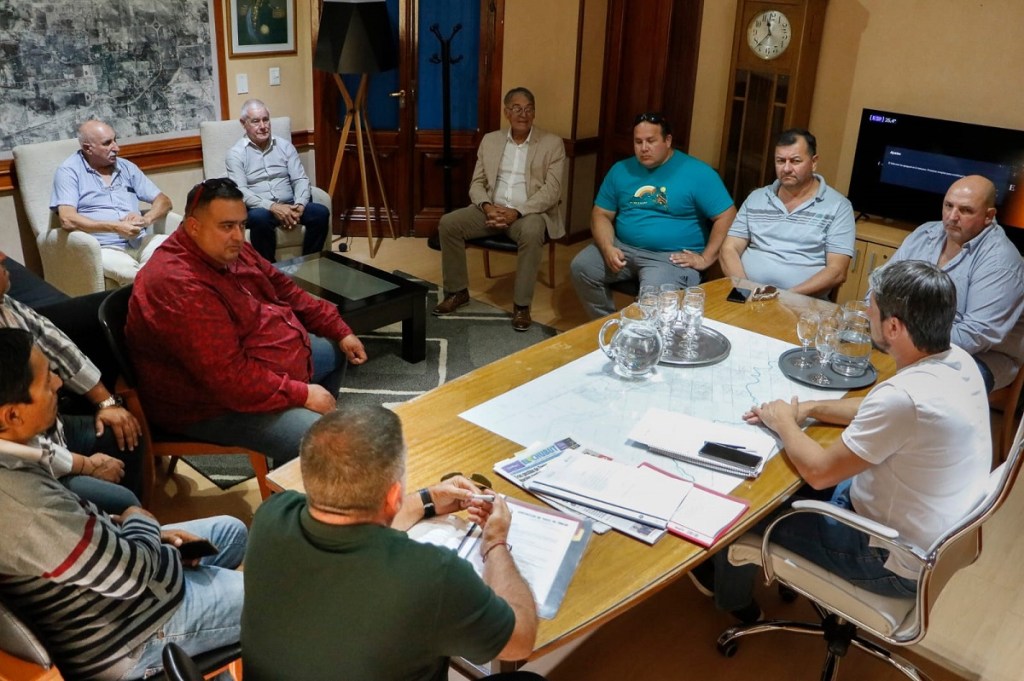 El Municipio y la Asociación de Taxis analizaron lalegislación vial actual y ampliar estaciones de&nbsp;GNC