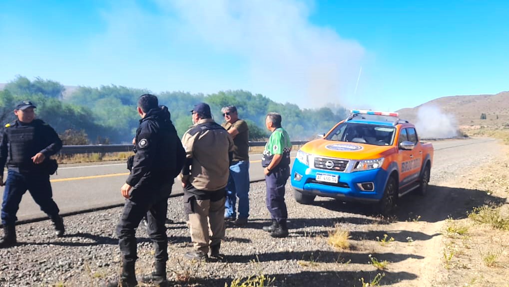Provincia logró sofocar con éxito un incendio en la zona de Tecka luego de un intenso trabajo&nbsp;coordinado
