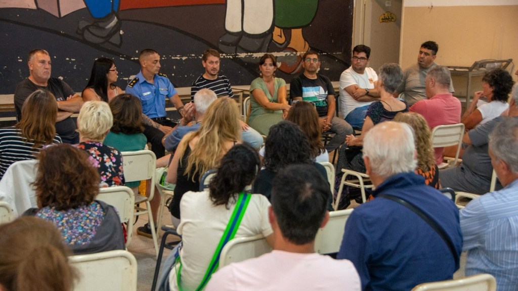 Funcionarios municipales se reunieron con vecinos de Playa Unión para trabajar sobre la seguridad del&nbsp;sector