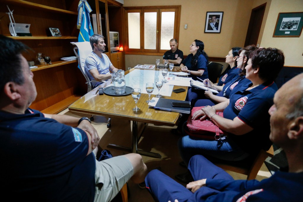 La asociación de Bomberos presentó a Merino proyectos de mejoras edilicias para los dos cuarteles y otros&nbsp;planes