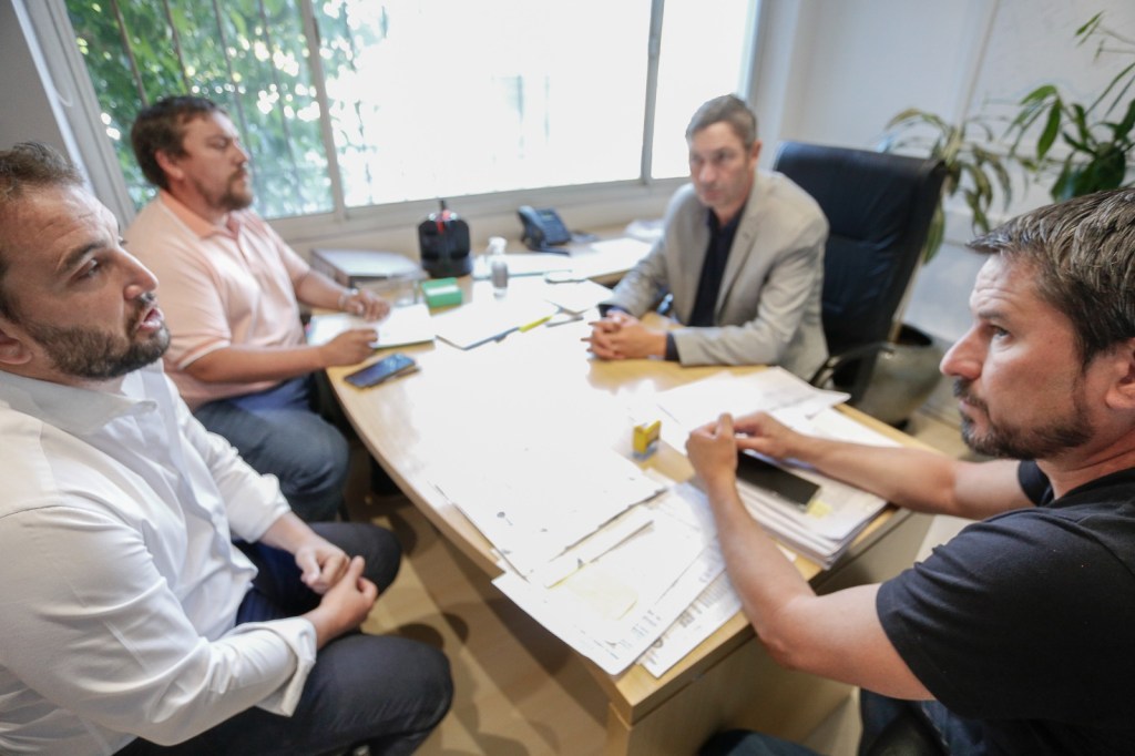 Merino evalúa sistema de reparación de calles que utiliza&nbsp;Vialidad