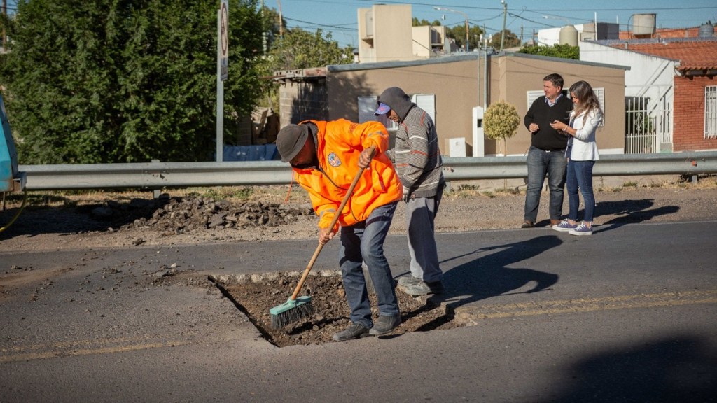 Obras Públicas de Rawson realiza trabajos de bacheo en el Puente “Néstor&nbsp;Kirchner”