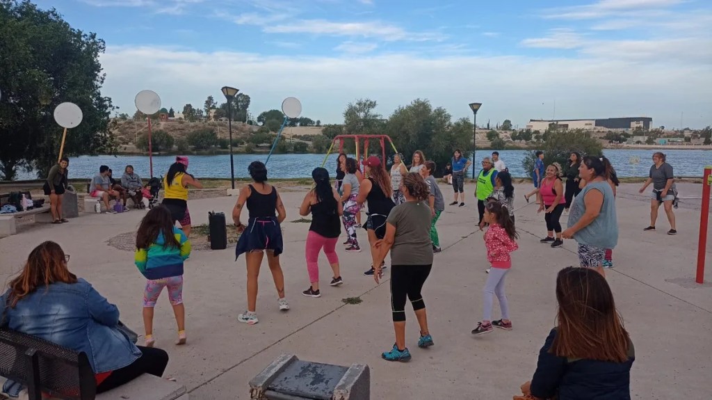 Deportes, recreación y salud para adultos mayores en la Laguna Chiquichano y en las plazas Independencia y Alfredo&nbsp;García