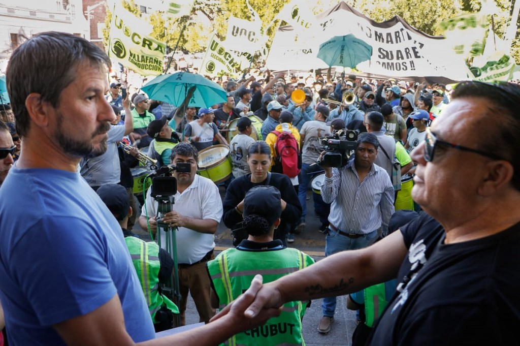 Merino recibió petitorio de la UOCRA y ratificó el compromiso de articular con el sector privado para generar empleo&nbsp;genuino