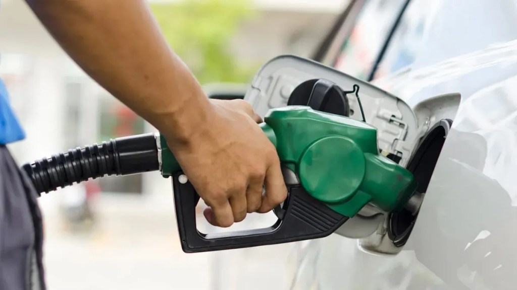 YPF, Shell, combustibles, precio de combustibles, rebaja de combustibles, nafta, gas oil, petróleo Brent, mercado internacional, CEO YPF, Horacio Marín, industria energética, Vaca Muerta, ajuste de precios, surtidores, precios locales, Bolivia, precios combustibles, subsidios, gasolina barata, diésel barato, contrabando de combustibles, economía boliviana, Luis Arce, Franklin Molina, política energética, referéndum Bolivia, Hidrocarburos Bolivia, impacto económico, inflación, Rocío Molina