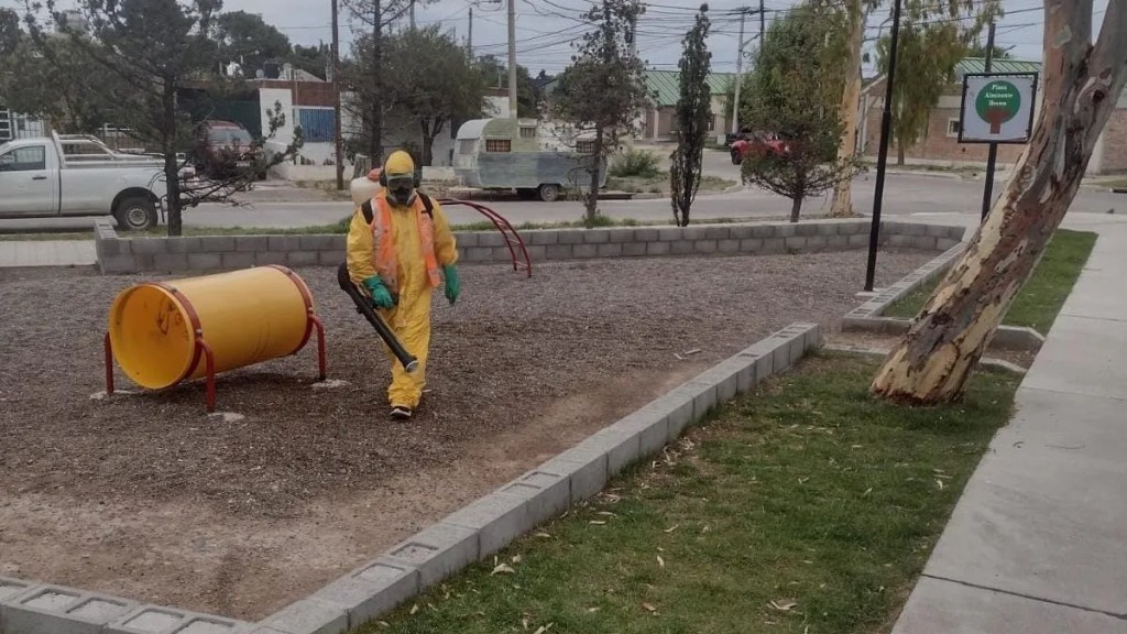 Fumigación de espacios públicos en diferentes sectores de&nbsp;Trelew