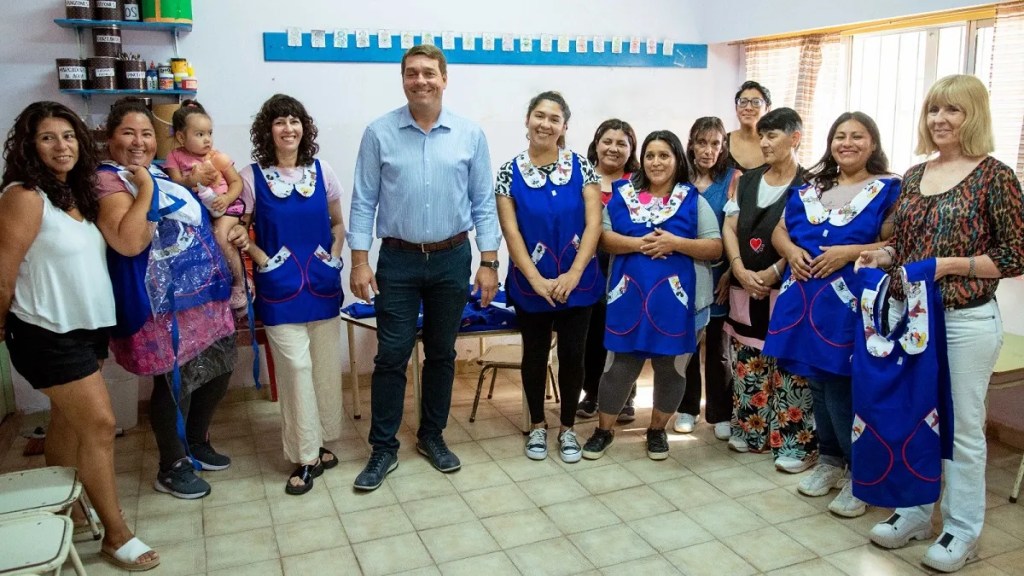 La Municipalidad hizo entrega de indumentaria a personal del Jardín Municipal 2411 de&nbsp;Rawson