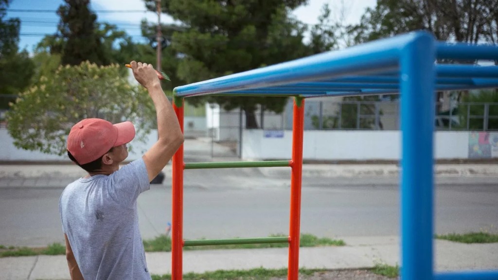 El área de Obras Públicas de Rawson realiza trabajos de reacondicionamiento en plazas de la&nbsp;ciudad