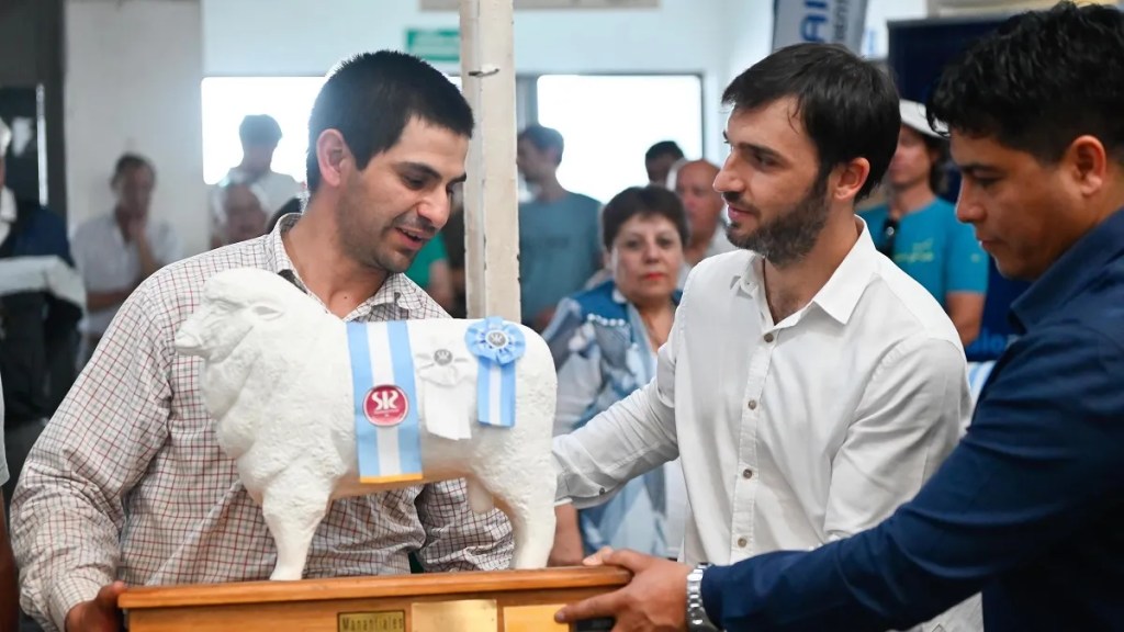 Torres participó de la 86° Exposición Rural de Comodoro Rivadavia y puso en valor el potencial productivo de la&nbsp;provincia