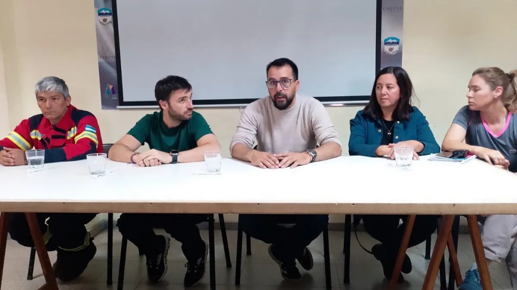 El gobernador Torres llegó a Esquel para analizar el incendio y sumar&nbsp;recursos