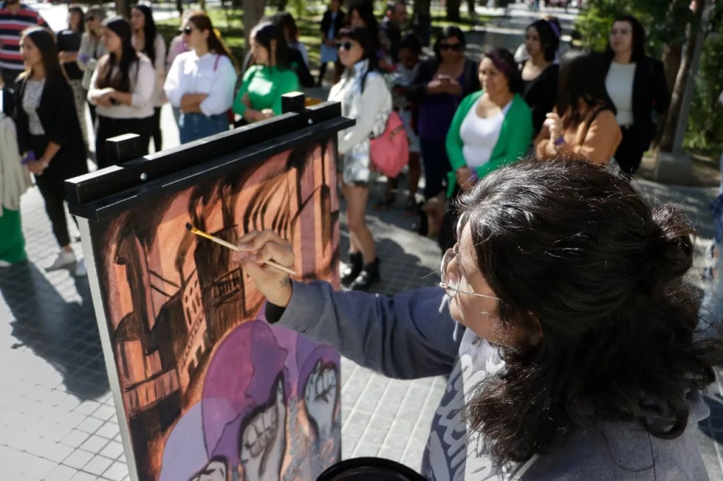 Intervención artística en la Plaza Independencia por el Mes de la&nbsp;Mujer