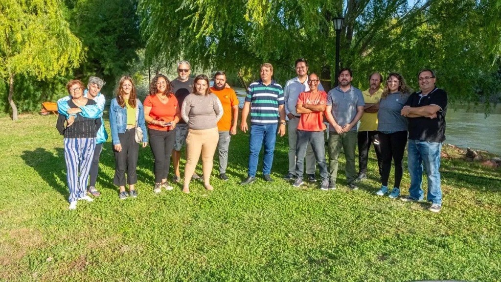 Biss entregó resolución que normaliza la Vecinal del Área 28 de&nbsp;Rawson