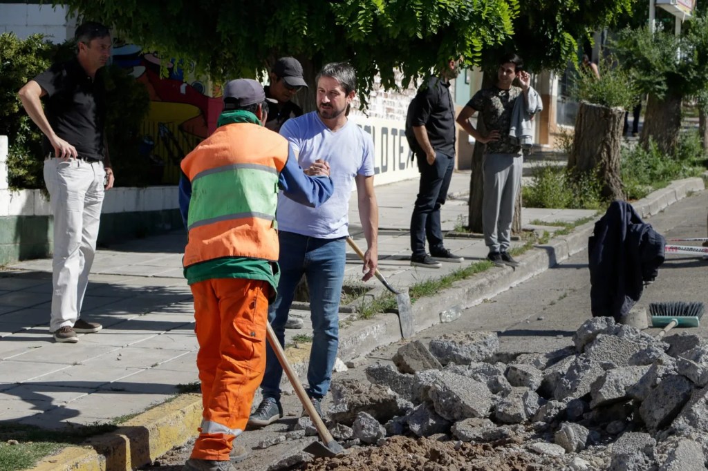 “Con recursos propios, estamos tapando los baches que genera la Cooperativa”, dijo&nbsp;Merino