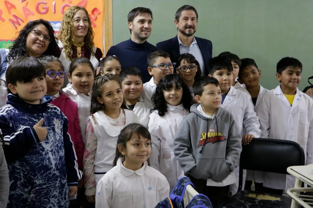 El intendente Merino participó del inicio del ciclo lectivo de las escuelas N° 712, N° 199 y el ISET N°&nbsp;820