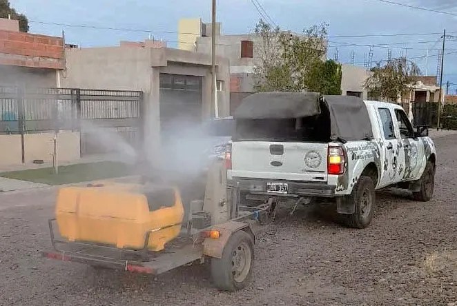 El área de Saneamiento Municipal avanza con los trabajos de fumigación en los barrios de&nbsp;Rawson