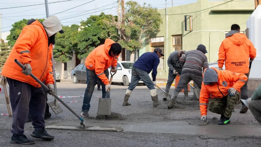 El Municipio realiza tareas de reacondicionamiento en calles de&nbsp;Rawson