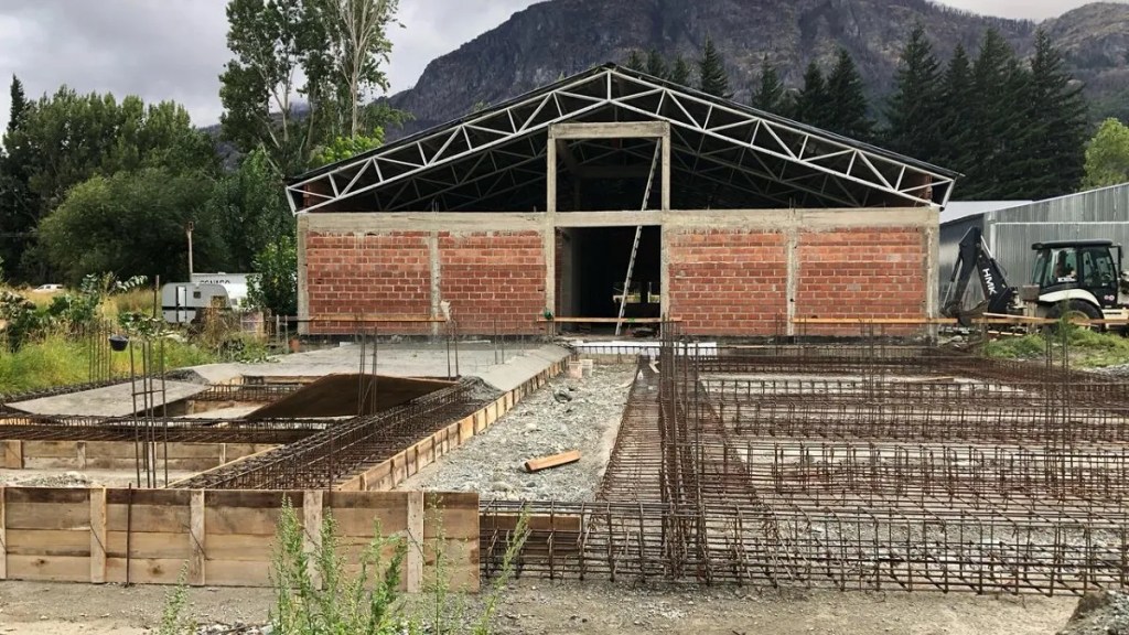 Provincia avanza con la construcción de la Escuela N° 7727 en El&nbsp;Hoyo