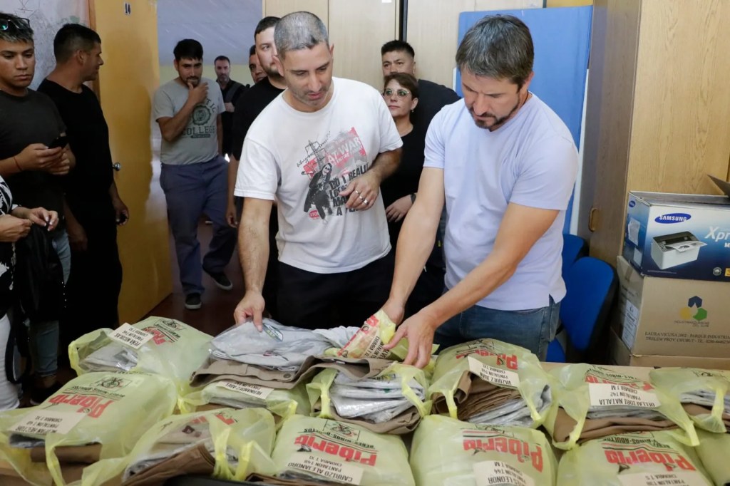 Merino entregó indumentaria a Transporte, recorrió obras en la unidad SUBE y visitó la oficina de Género y&nbsp;Diversidad