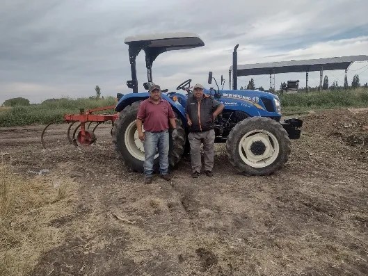 El Municipio de Trelew aportó maquinaria para la puesta en producción de&nbsp;tierras