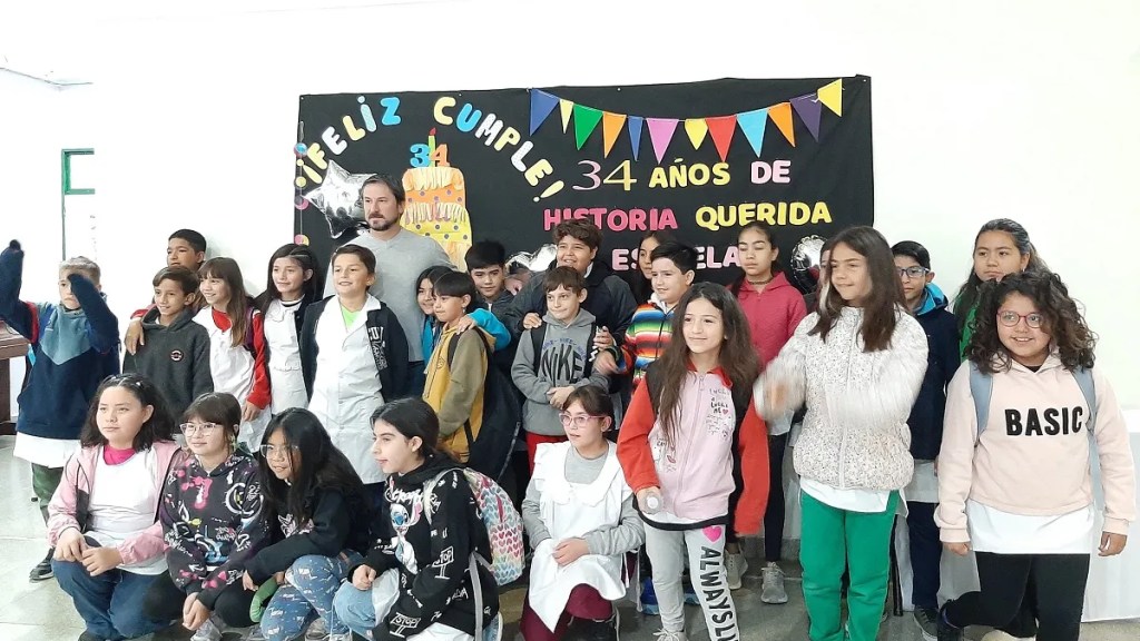 Merino acompañó a la Escuela 189 en su 34 aniversario y entregó elementos para la cocina&nbsp;escolar