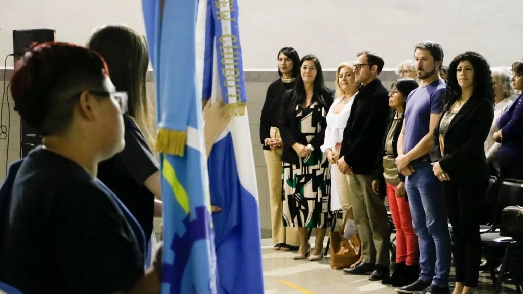 Merino asistió al aniversario 35 de la Escuela 730 e incentivó al personal educativo a “seguir trabajando con&nbsp;compromiso”