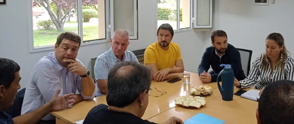 Merino y otros intendentes del Valle pidieron mejorar los caminos rurales que ayuden al crecimiento&nbsp;comarcal