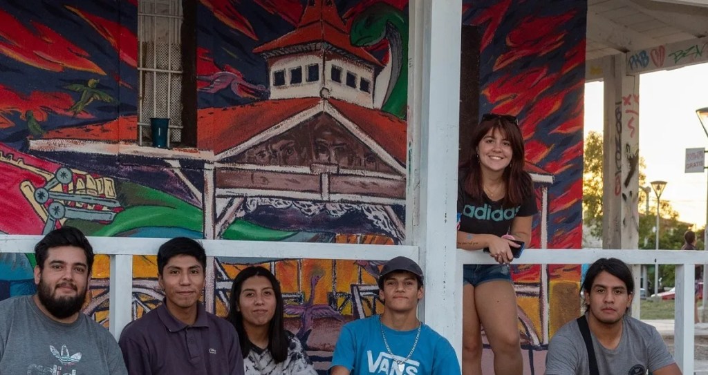 Jóvenes artistas del grafiti plasmaron íconos de la ciudad en la Plaza Alfredo&nbsp;García