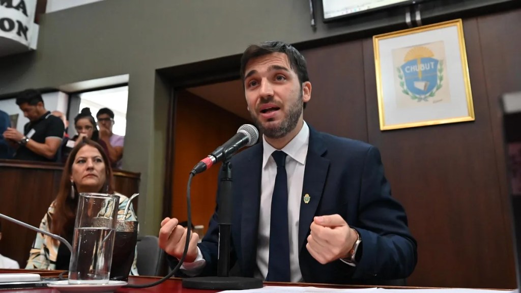 Torres: «Están garantizados los pagos de todos los salarios&nbsp;públicos»