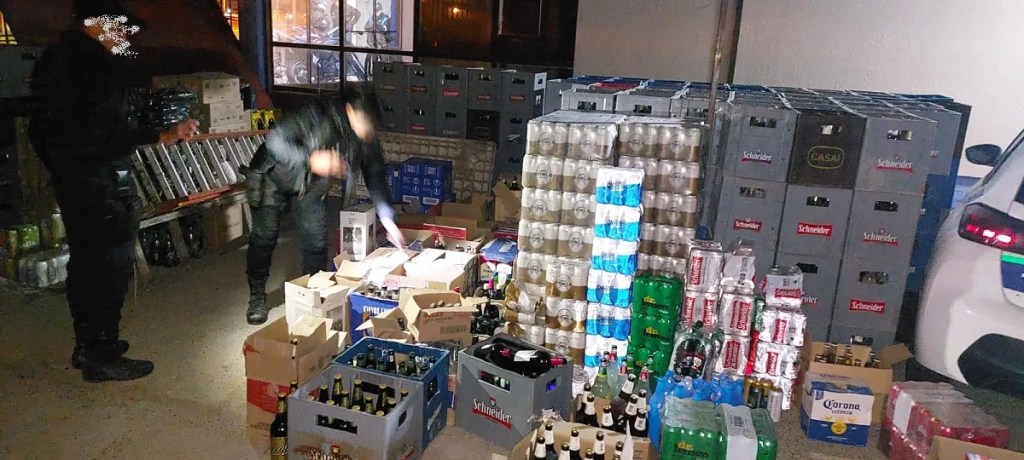 La Policía del Chubut secuestró más de 1.200 litros de alcohol por venta clandestina en&nbsp;Trelew