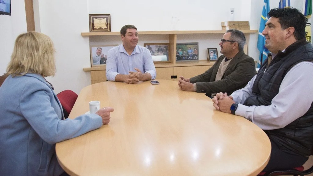 Biólogo de la UNPSJB le presentó a Biss proyecto de biorrefinería para procesar residuos de&nbsp;langostinos