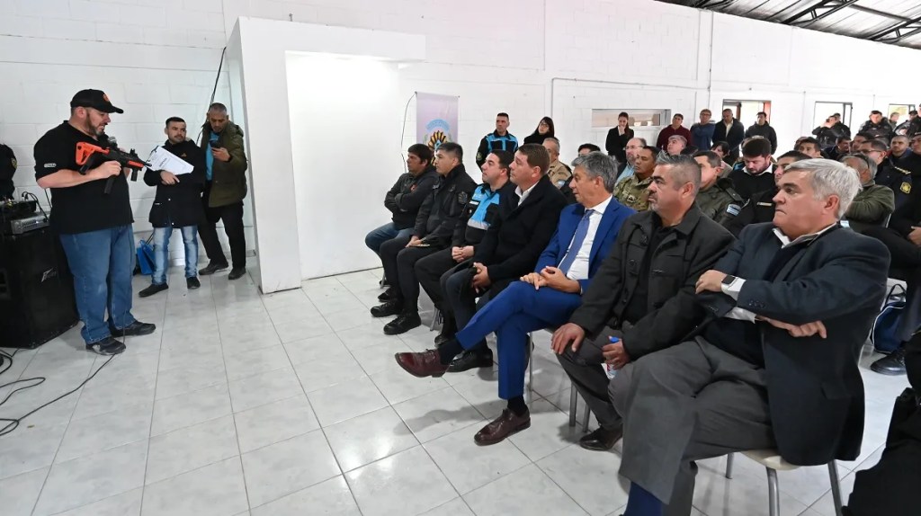 El Gobierno del Chubut presentó las armas no letales para las Fuerzas Policiales de las provincias&nbsp;patagónicas