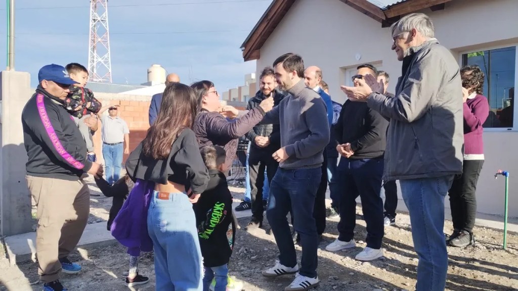 El Gobierno provincial y el Municipio entregaron casas a afiliados a la UOCRA en&nbsp;Trelew