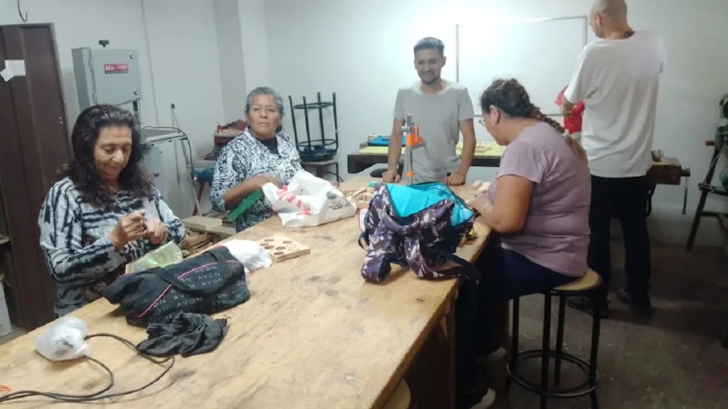 El Municipio promueve taller de carpintería como espacio de formación de&nbsp;oficio