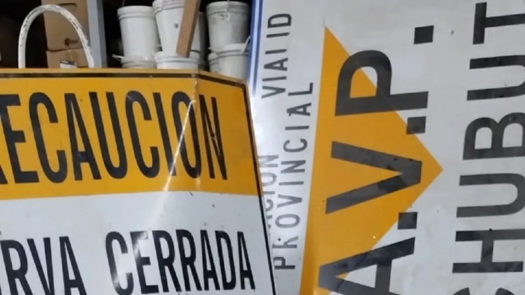 Vialidad Provincial colocó más de 200 carteles sobre la Ruta Provincial N° 1 entre Cabo Raso y&nbsp;Camarones