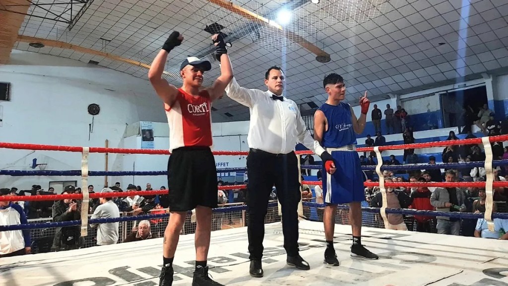 Gastón Reyes se quedó con el triunfo en la pelea central del festival de&nbsp;boxeo
