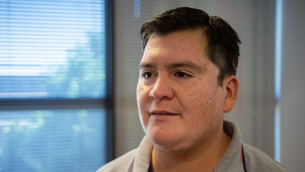 Rawson, Taller de Cocina, Feria de Cocineros, juventud, emprendimientos, gastronomía, feria gastronómica, Jonathan Biss, Mónica de la Fuente, Asociación Vecinal Luis Vernet, salida laboral, emprendimientos juveniles, Municipalidad de Rawson, formación gastronómica, feria solidaria, Rawson, ludopatía, juegos en línea, adicción al juego, juventud, campaña de prevención, Jonathan Biss, concientización, estudiantes secundarios, ley provincial, ordenanza, problemática juvenil, salud mental, juegos online, coordinación municipal