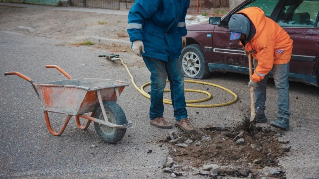 Obras Públicas Municipal avanza con la reparación de calles en&nbsp;Rawson