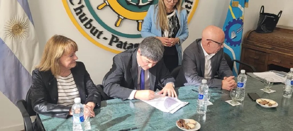 Provincia firmó el contrato para la obra de dragado en el Puerto de Comodoro&nbsp;Rivadavia