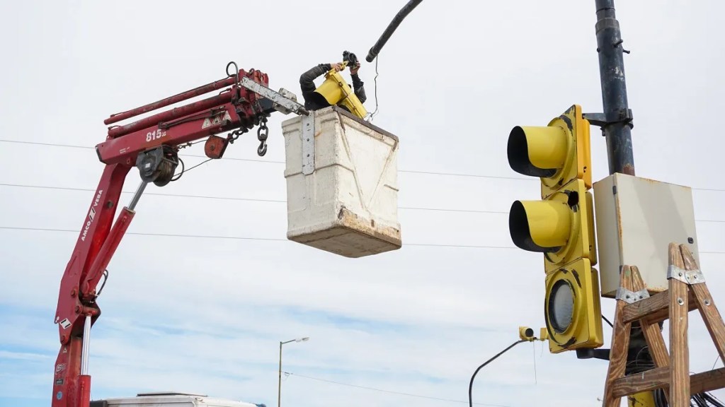 Rawson: municipio realiza trabajos de mantenimiento en&nbsp;semáforos