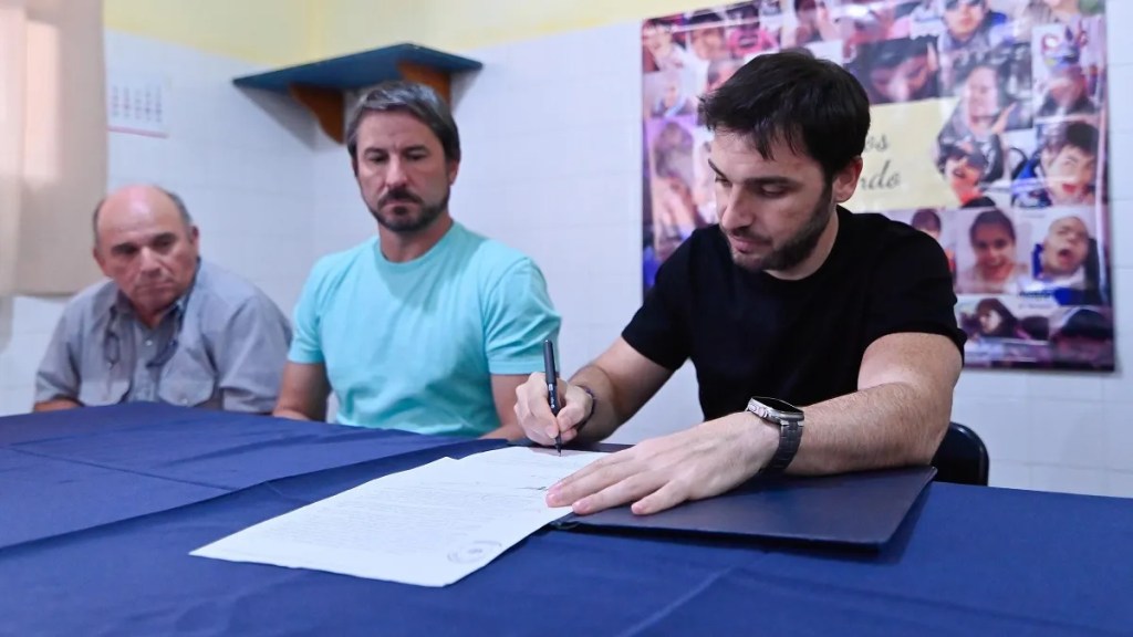 Torres entregó un importante aporte económico a NICADPI para garantizar la continuidad de sus&nbsp;prestaciones