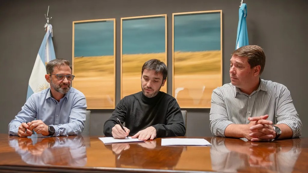 Torres firmó con Biss el traspaso del predio donde se encuentra el ex zoológico&nbsp;municipal